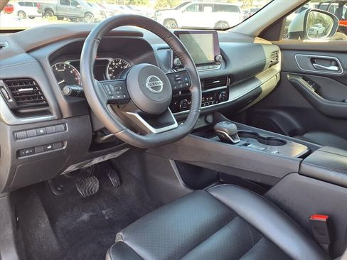 Used 2021 Nissan Rogue SV w/ Premium Package image 22