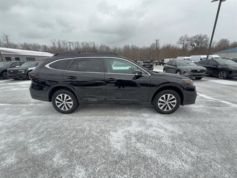 Used 2022 Subaru Outback Premium image 8