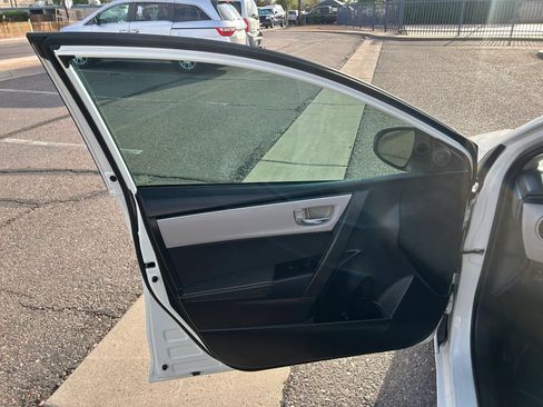 Used 2018 Toyota Corolla LE FWD image 9