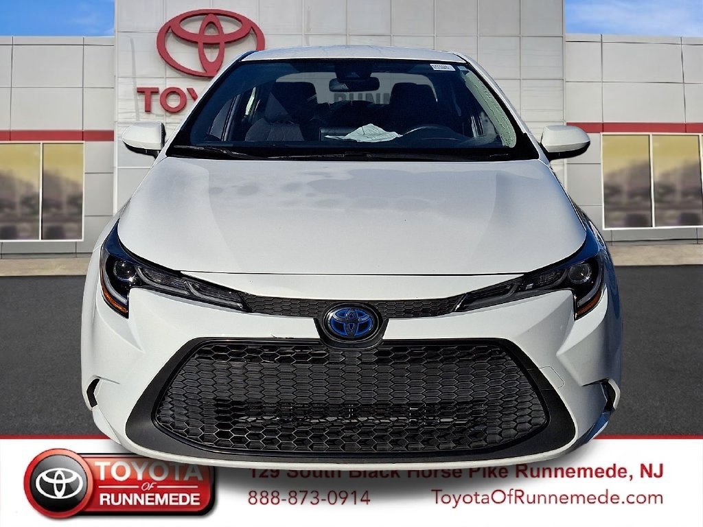 Certified 2022 Toyota Corolla LE FWD image 2