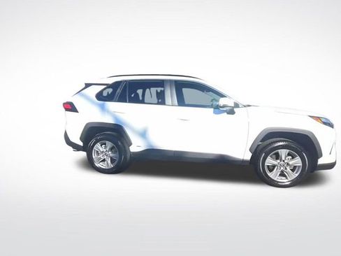Used 2022 Toyota RAV4 XLE image 4