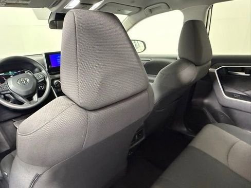 Used 2024 Toyota RAV4 XLE FWD image 35