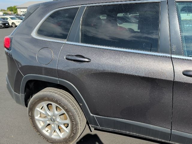 Used 2018 Jeep Cherokee Latitude Plus w/ Comfort/Convenience Group AWD/4WD image 9