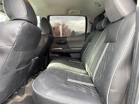 Used 2023 Toyota Tacoma SR5 w/ Technology Package image 10