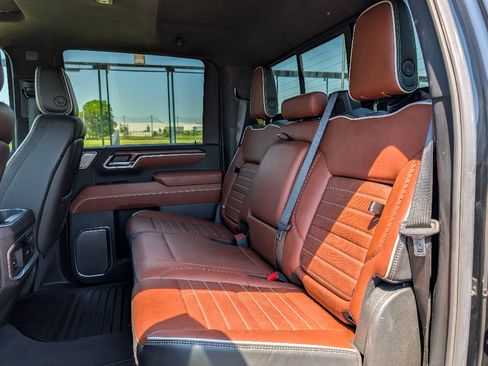 Used 2024 GMC Sierra 2500 Denali Ultimate w/ Max Trailering Package AWD/4WD image 13