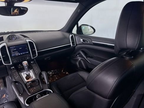 Used 2017 Porsche Cayenne Platinum Edition image 23