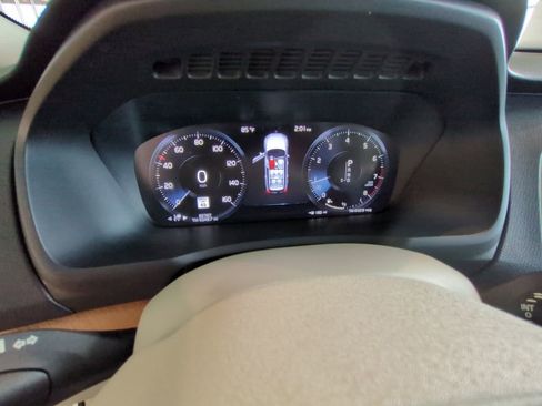Used 2021 Volvo XC90 T6 Momentum AWD/4WD image 17