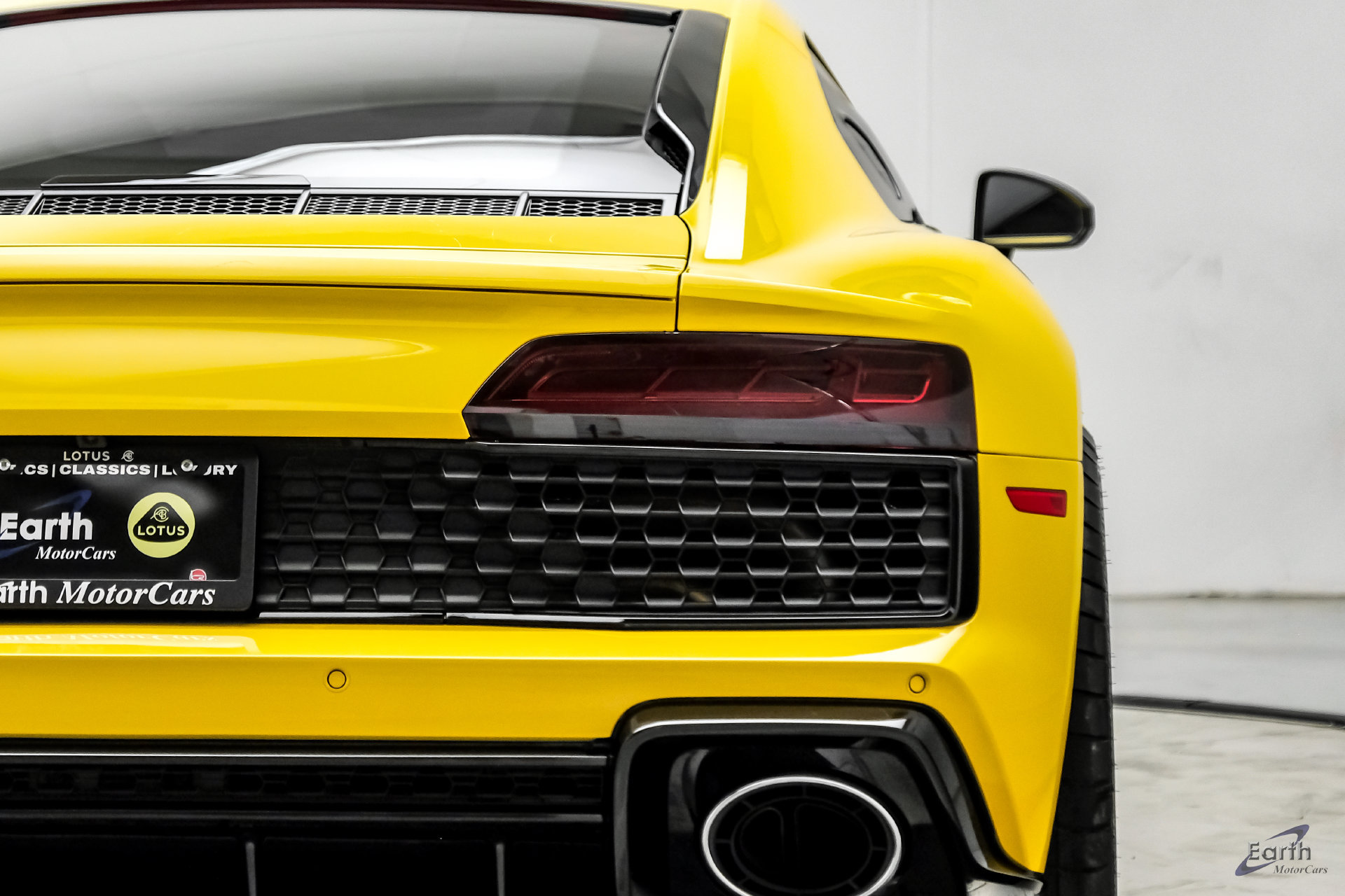 Used 2021 Audi R8 V10 w/ Premium Package RWD image 17