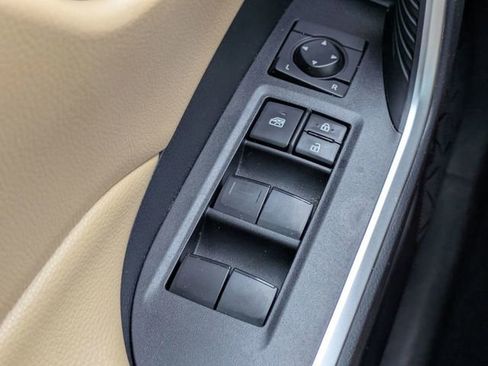 Used 2019 Toyota RAV4 XLE FWD image 27