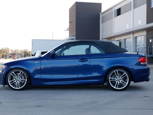 Used 2011 BMW 135i Convertible w/ Premium Pkg image 3