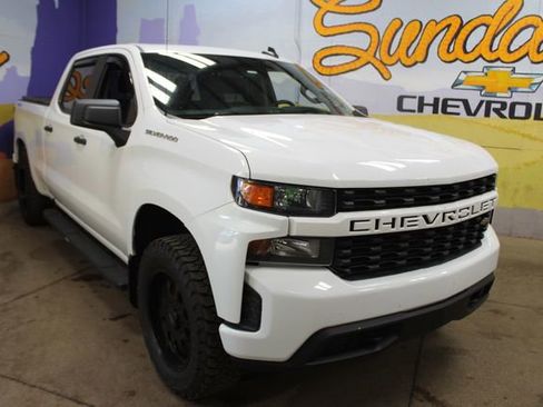 Used 2019 Chevrolet Silverado 1500 Custom w/ Custom Convenience Package AWD/4WD image 2