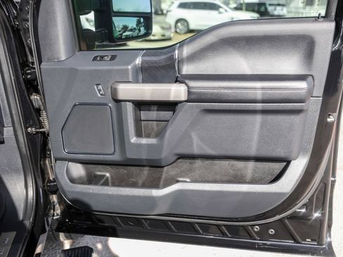 Used 2022 Ford F350 Platinum w/ FX4 Off-Road Package image 32