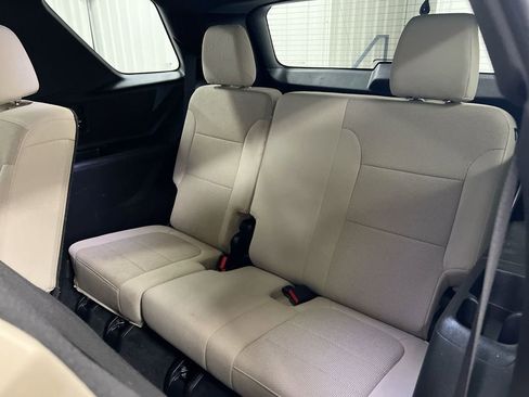 Used 2023 Chevrolet Traverse LS FWD image 23