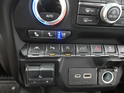 Used 2021 GMC Sierra 1500 AT4 w/ AT4 Premium Package AWD/4WD image 34