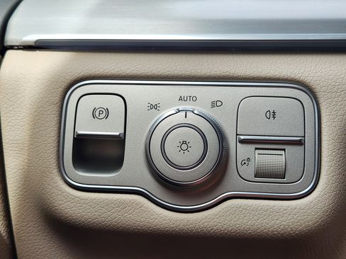 Used 2025 Mercedes-Benz GLS 450 4MATIC image 23