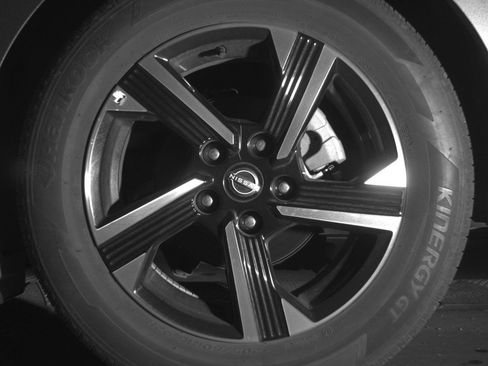 Used 2025 Nissan Sentra SV FWD image 14