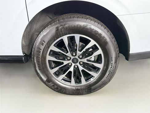 Used 2025 Ford Expedition Max Platinum AWD/4WD image 39