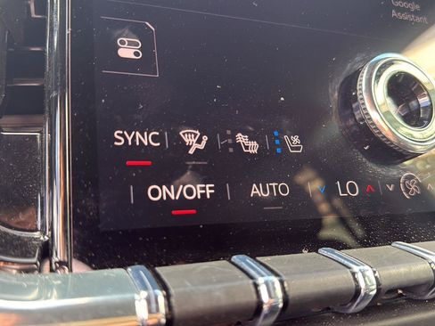 Used 2025 GMC Yukon XL Denali AWD/4WD image 31