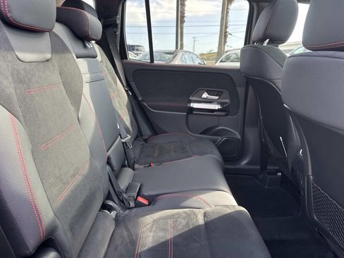 Used 2025 Mercedes-Benz GLB 250 GLB 250 image 9