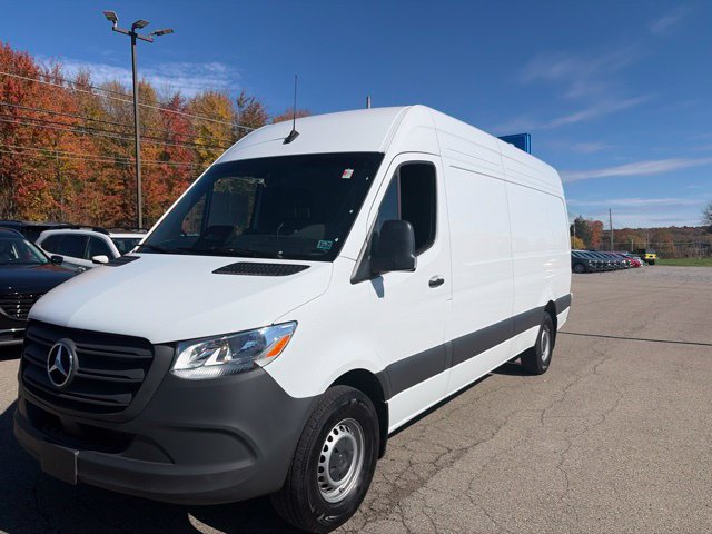 Used 2025 Mercedes-Benz Sprinter 2500 image 2