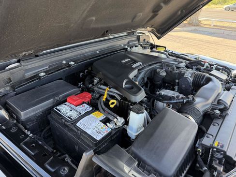 Used 2021 Jeep Gladiator Rubicon AWD/4WD image 39