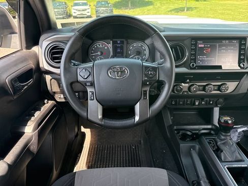 Used 2020 Toyota Tacoma TRD Sport w/ Technology Package AWD/4WD image 19