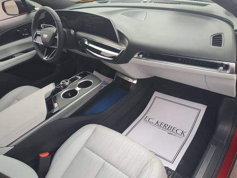 Certified 2024 Cadillac Lyriq Luxury AWD/4WD image 28