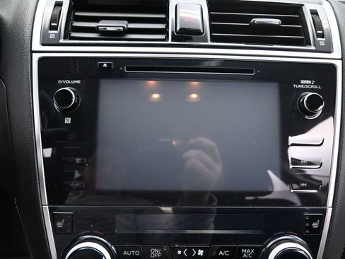 Used 2018 Subaru Outback 2.5i Premium image 15