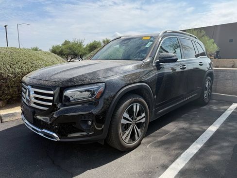 Used 2024 Mercedes-Benz GLB 250 image 2