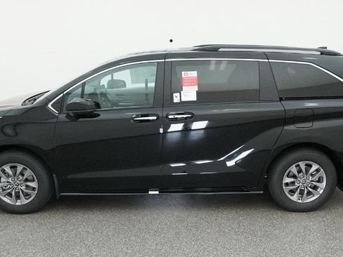 New 2026 Toyota Sienna XLE FWD image 20