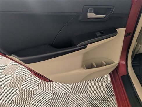 Used 2014 Toyota Camry SE image 23
