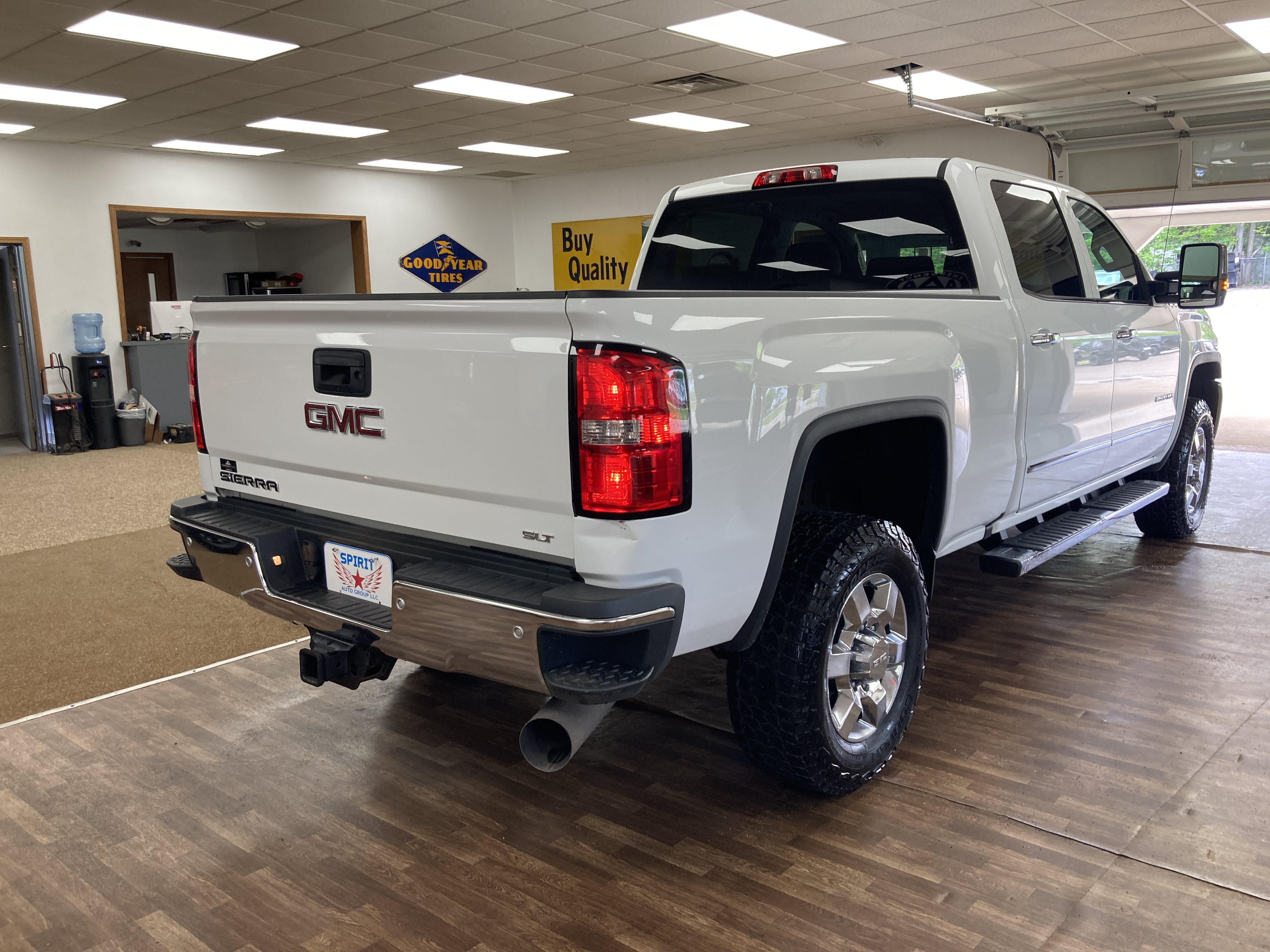 Used 2019 GMC Sierra 2500 SLT w/ Duramax Plus Package AWD/4WD image 7