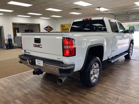 Used 2019 GMC Sierra 2500 SLT w/ Duramax Plus Package AWD/4WD image 7