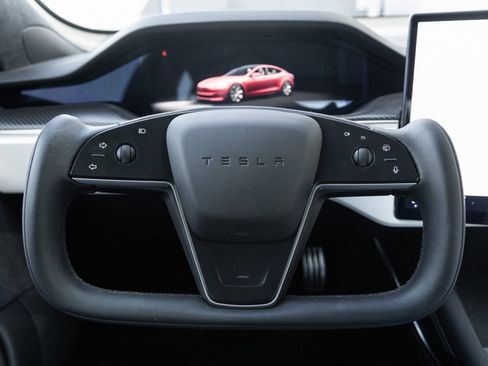 Used 2022 Tesla Model S Plaid image 13