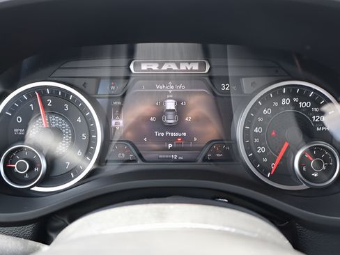 New 2026 RAM 1500 Express AWD/4WD image 18