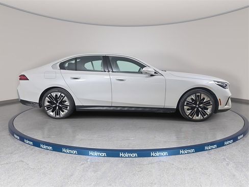 Used 2026 BMW 530i xDrive w/ Premium Package image 5