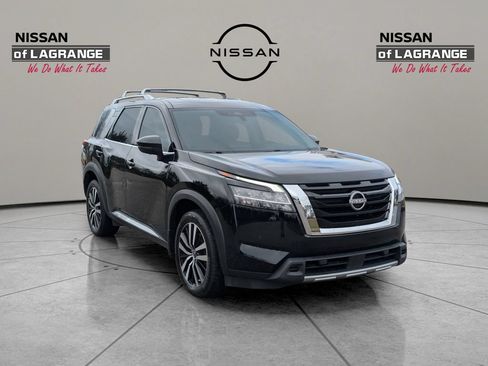 Used 2023 Nissan Pathfinder Platinum w/ Cargo Package AWD/4WD image 3