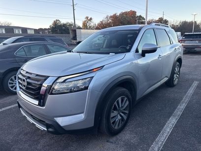 Used 2025 Nissan Pathfinder SL