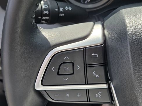 Used 2023 Toyota Highlander XLE image 25