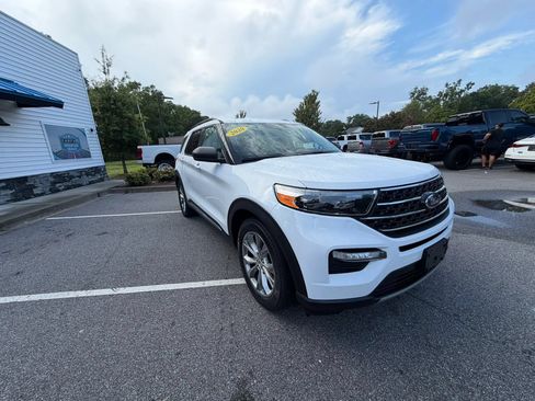 Used 2020 Ford Explorer XLT w/ Equipment Group 202A RWD image 4