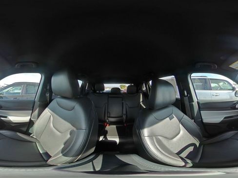 Used 2025 Jeep Compass Limited image 42