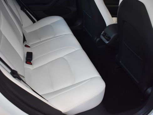 Used 2022 Tesla Model 3 Long Range AWD/4WD image 16