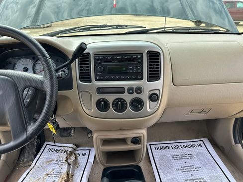 Used 2004 Ford Escape XLT image 19