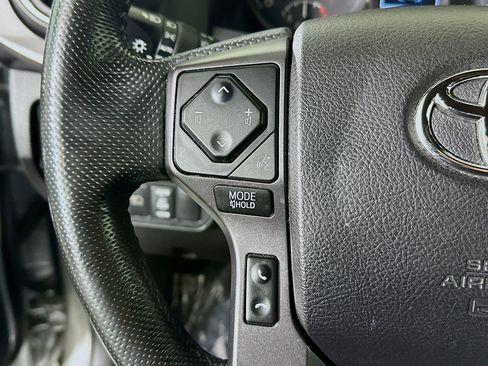 Used 2022 Toyota Tacoma TRD Off-Road AWD/4WD image 16