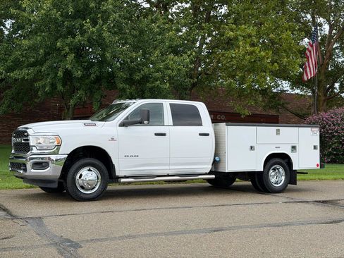 Used 2019 RAM 3500 Tradesman w/ Chrome Appearance Group AWD/4WD image 2