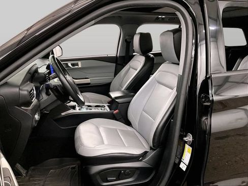 Used 2021 Ford Explorer XLT w/ Equipment Group 202A AWD/4WD image 23