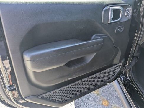 Used 2025 Jeep Wrangler Unlimited Rubicon AWD/4WD image 10