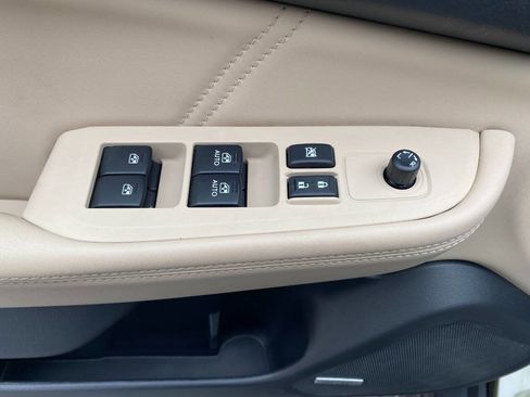Used 2018 Subaru Outback 2.5i Limited image 12