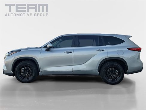 Used 2023 Toyota Highlander Platinum image 4