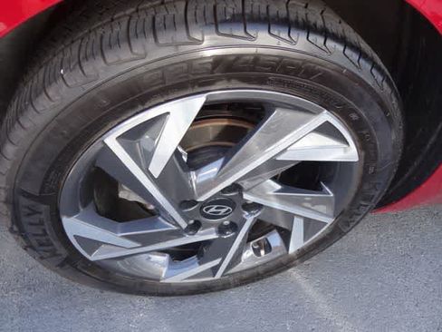 Used 2025 Hyundai Elantra SEL FWD image 11